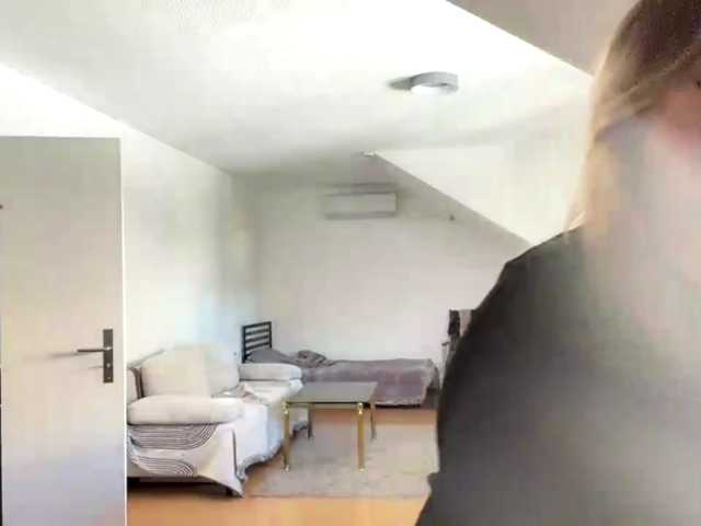 FlippyPippy live cam preview