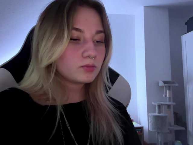 FlippyPippy — live female cam