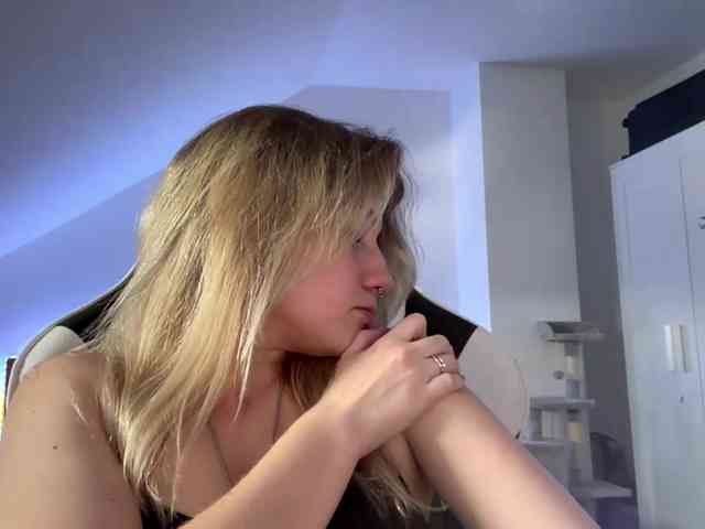 FlippyPippy — live female cam on BongaCams