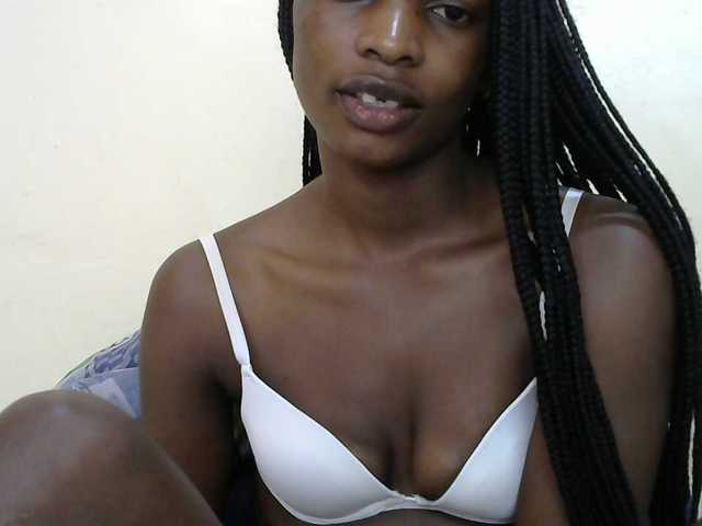 Sexypussie live cam on BongaCams