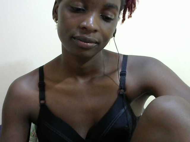 Sexypussie live cam on BongaCams