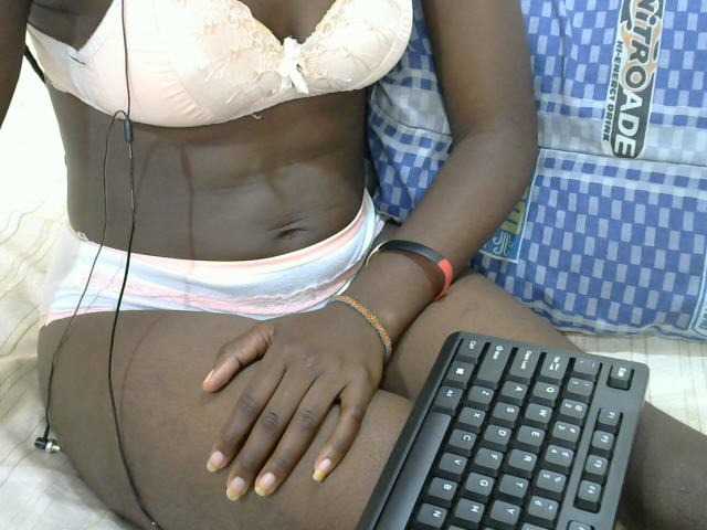 Sexypussie live webcam show