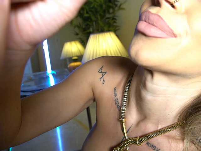 Milagoddesss live cam on BongaCams