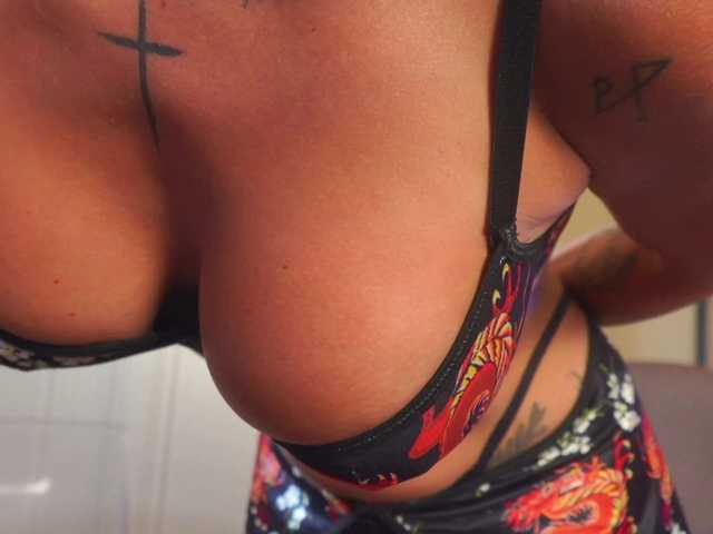 Milagoddesss live webcam show