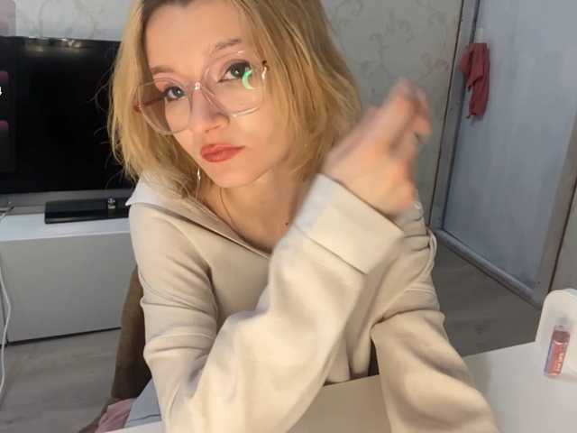 JorniChou, live now on BongaCams