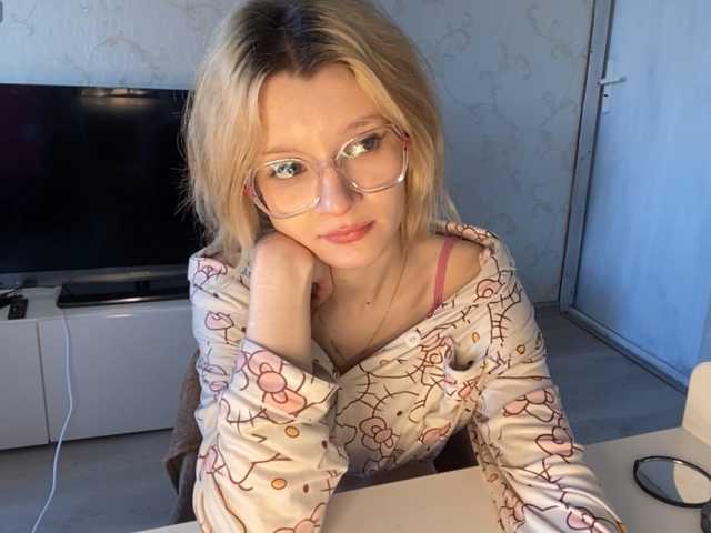 JorniChou, live now on BongaCams