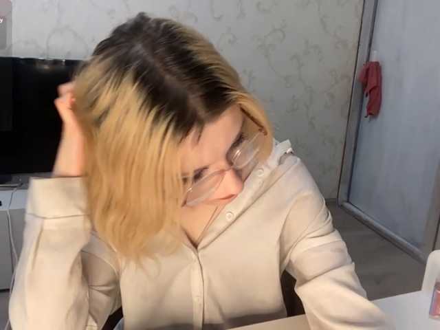 JorniChou live cam preview