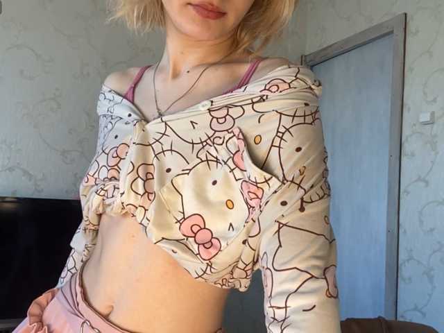 JorniChou, live now on BongaCams