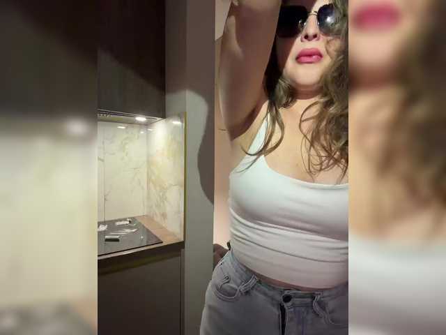 Reginabest17 live cam on BongaCams