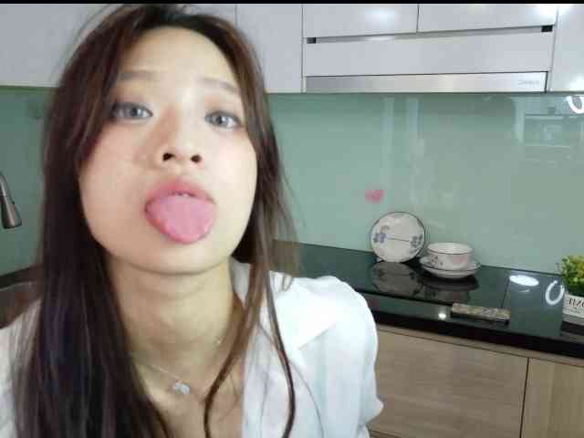 shyPinkGirl webcam