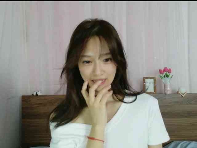 shyPinkGirl webcam