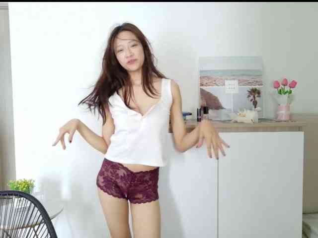 shyPinkGirl webcam