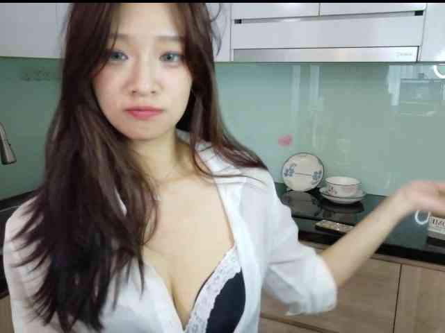shyPinkGirl webcam