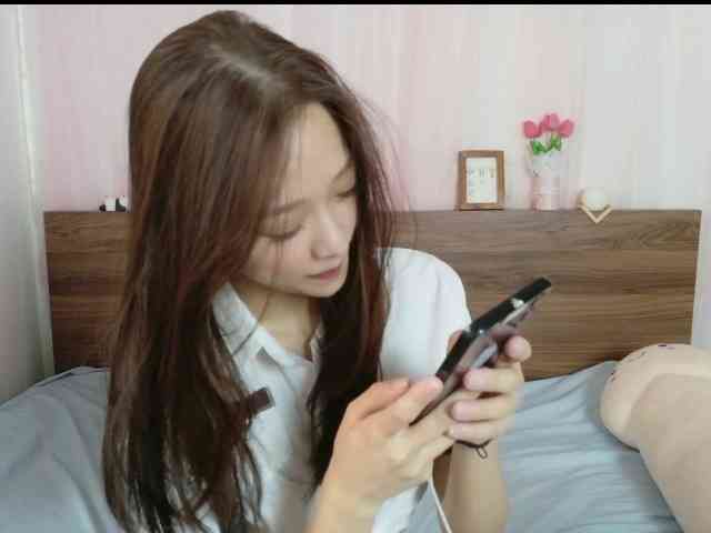 shyPinkGirl webcam