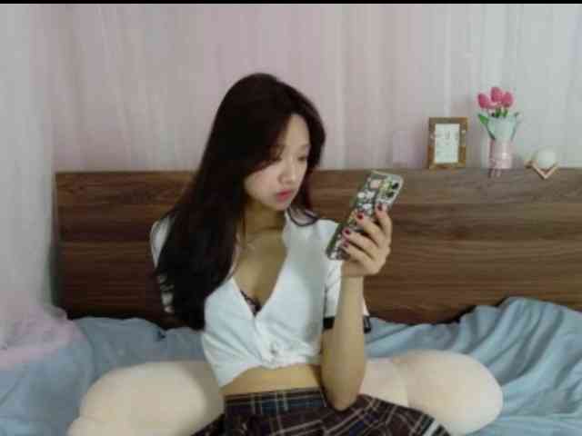 shyPinkGirl webcam