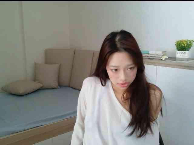 shyPinkGirl webcam
