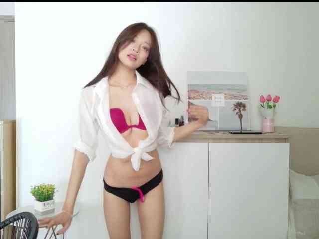 shyPinkGirl webcam