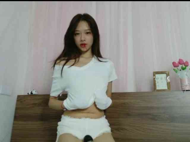 shyPinkGirl webcam