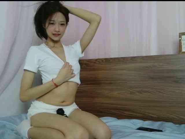 shyPinkGirl webcam
