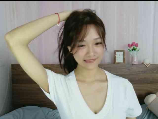 shyPinkGirl webcam
