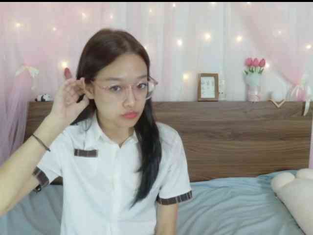 shyPinkGirl webcam