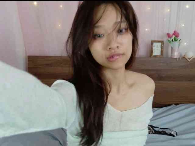 shyPinkGirl webcam