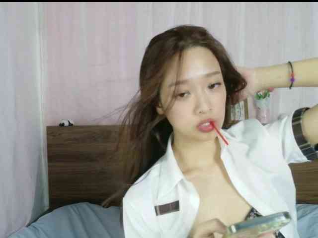 shyPinkGirl webcam