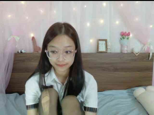 shyPinkGirl webcam