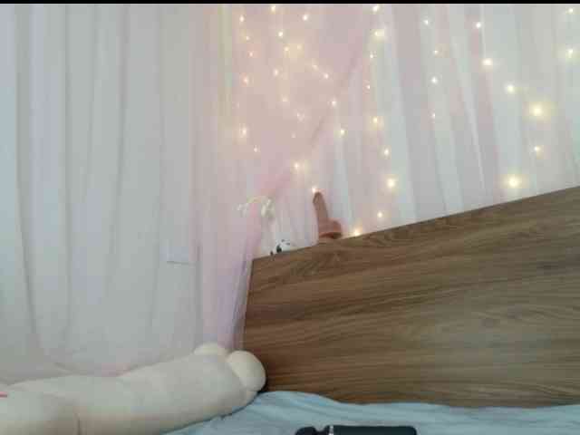 shyPinkGirl webcam