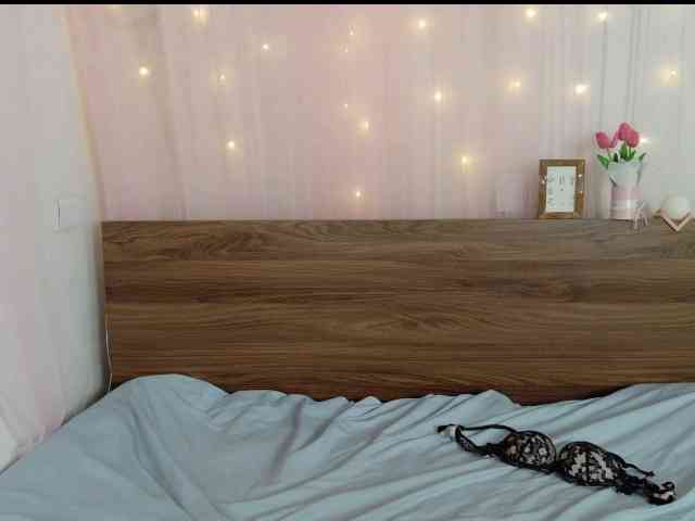 shyPinkGirl webcam