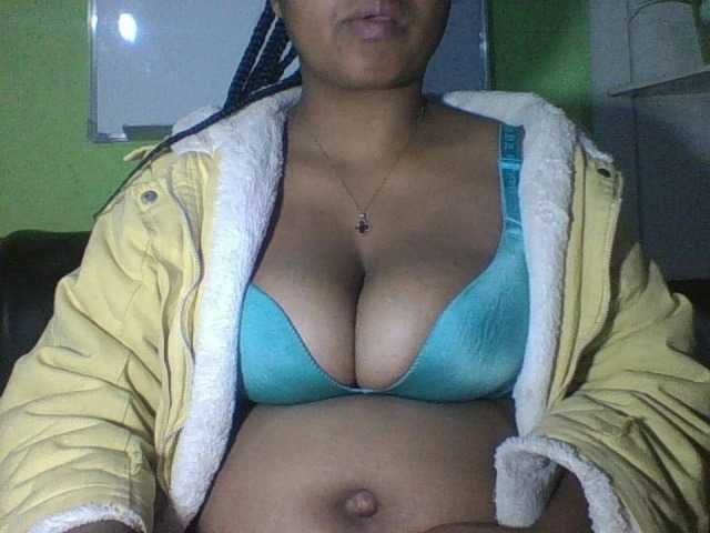 Felanah1 live cam on BongaCams