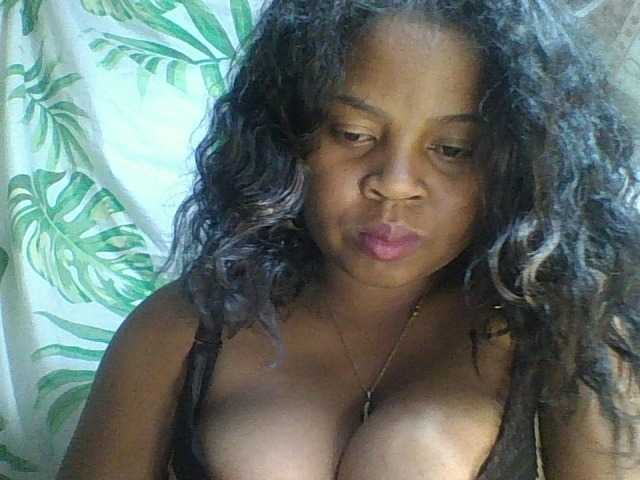 Felanah1 live cam on BongaCams