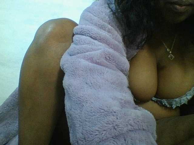 Felanah1 live cam on BongaCams