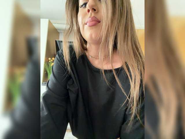 Evangelinea live cam on BongaCams