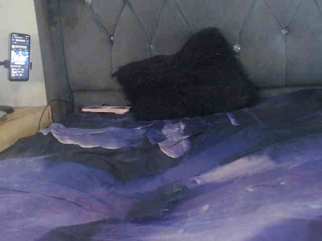 Girldem12345 webcam