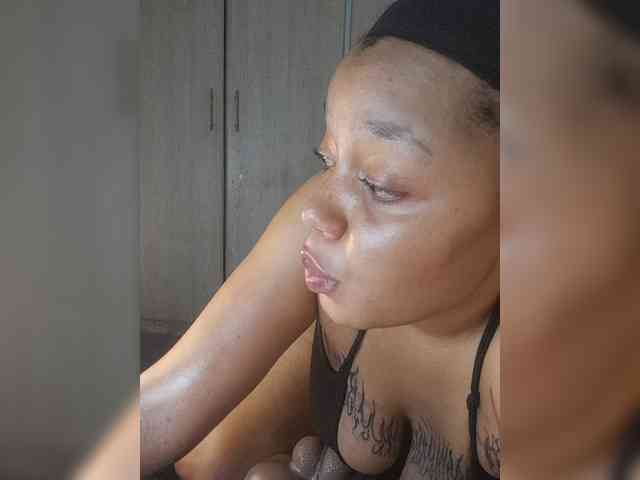 Girldem12345 webcam