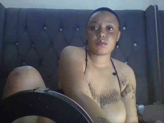 Girldem12345 webcam