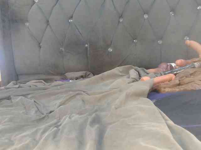 Girldem12345 webcam