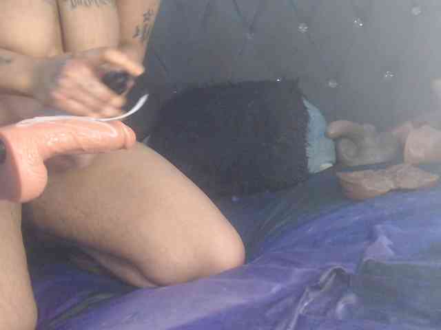 Girldem12345 webcam