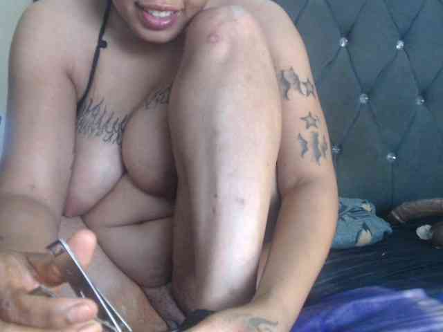 Girldem12345 webcam
