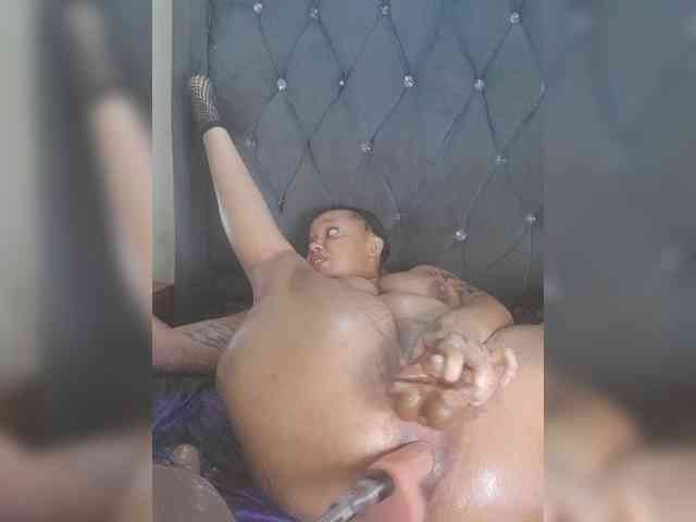 Girldem12345 webcam