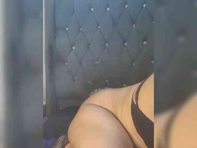 Girldem12345 webcam