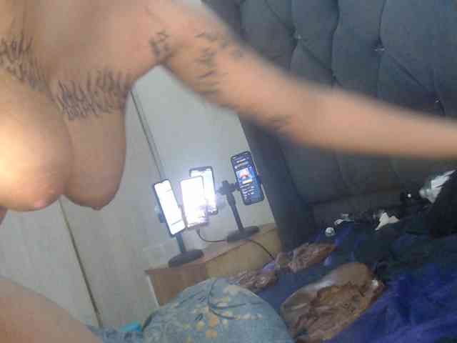 Girldem12345 webcam