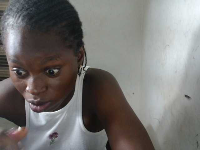 le modèle Sluttykittyx est en webcam porno dans un show sur le site bongacams, il possède les tags suivants: Ebony,Brunette,Trimmed