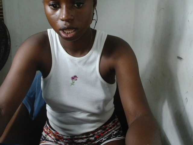 Sluttykittyx live cam on BongaCams