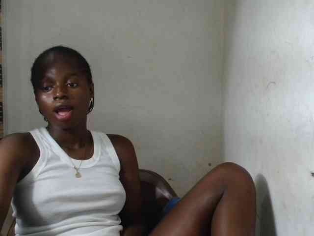 Sluttykittyx Live Webcam on BongaCams