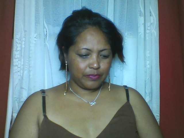 Annabellah live cam pe BongaCams