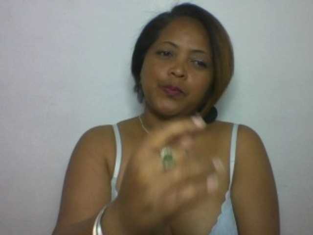 Annabellah live webcam show