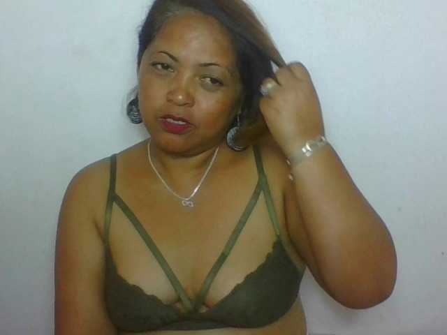 Annabellah live cam on BongaCams