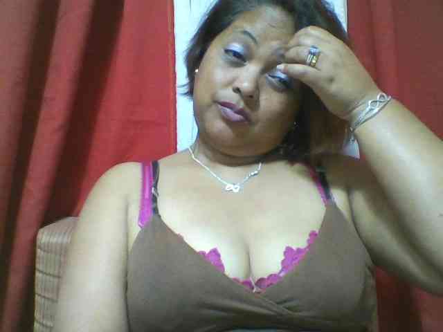 Annabellah's cam show statistics and live stream